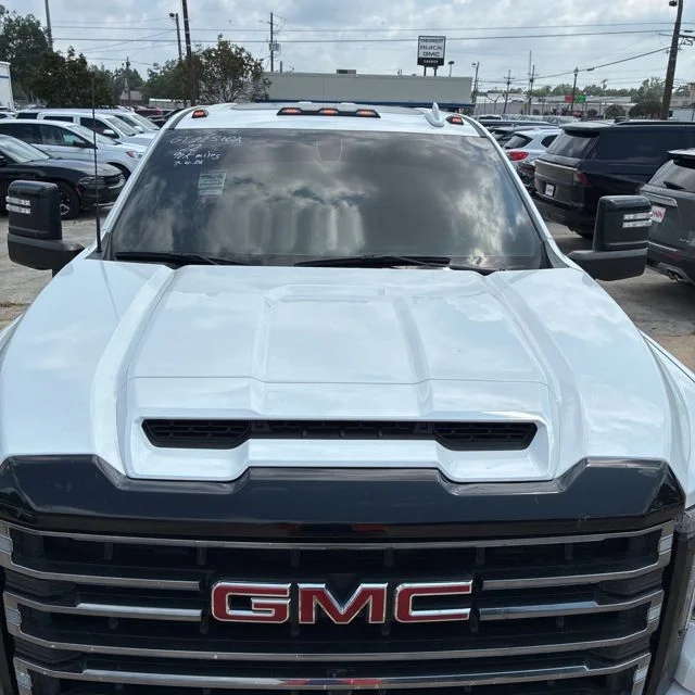 Used 2022 White GMC AT4 image 18