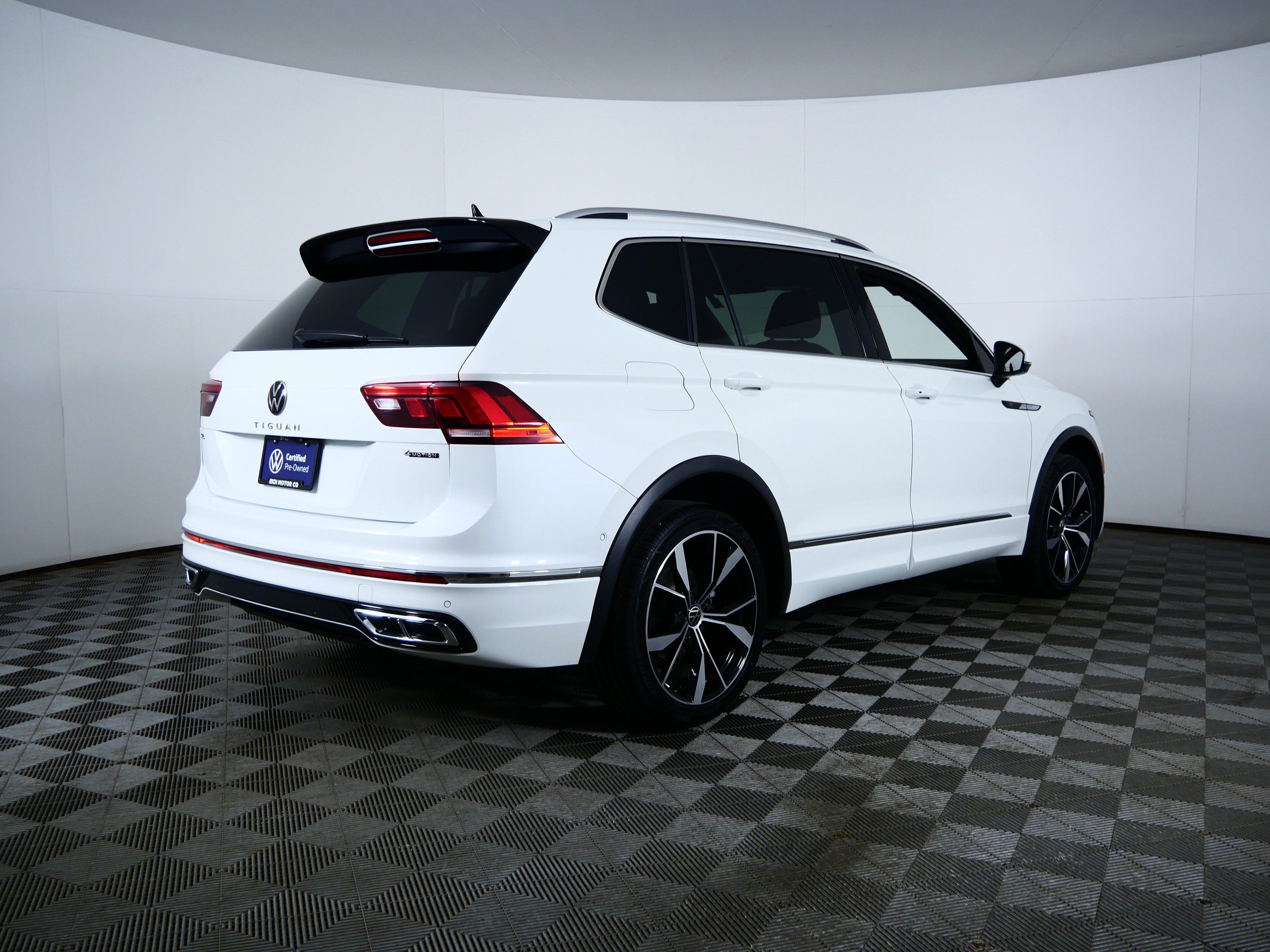 Used 2024 White Volkswagen SEL R-Line image 18