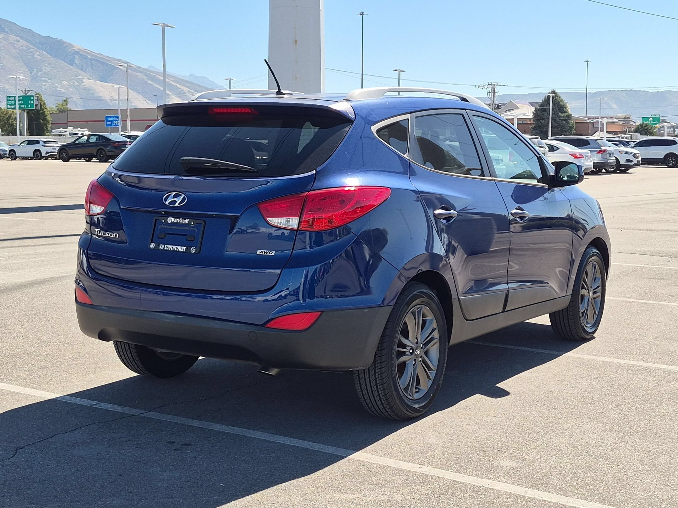 Used 2014 Laguna Blue Metallic Hyundai SE image 3