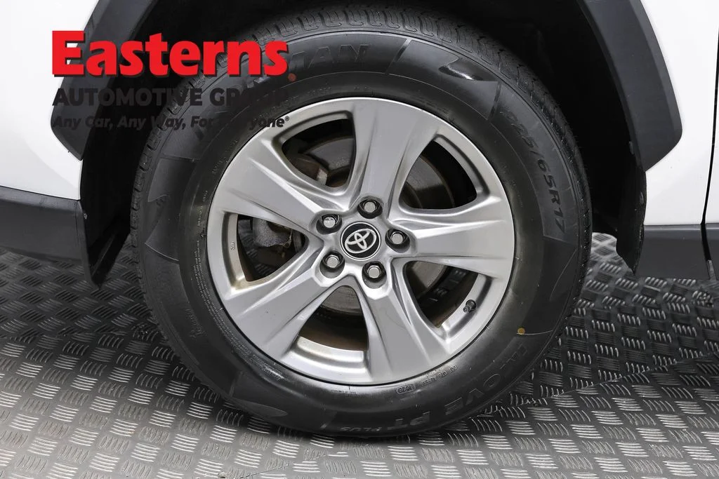 Used 2024 White Toyota XLE image 33