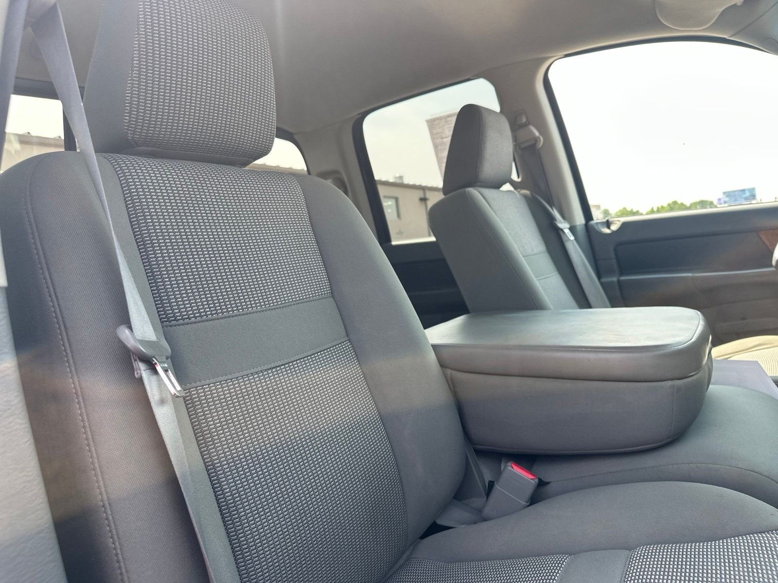 Used 2006 Black Dodge SLT image 29