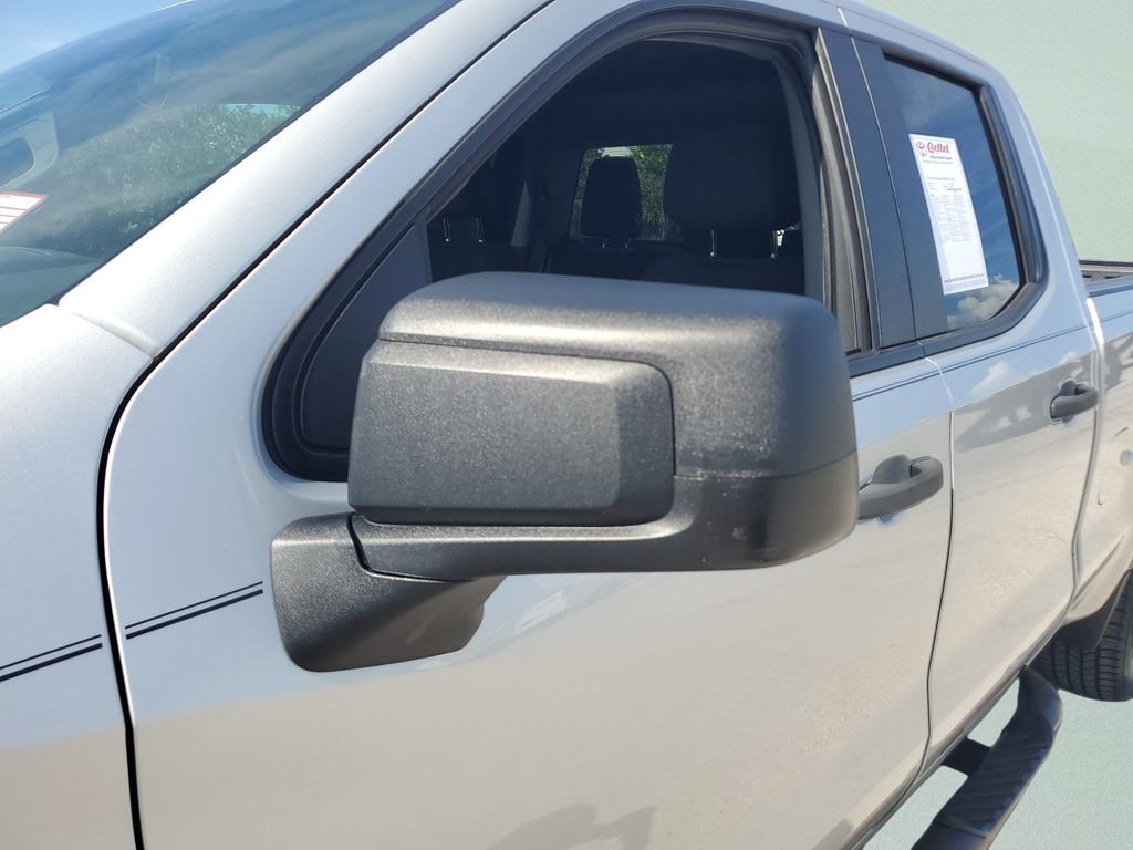 Used 2022 Silver Chevrolet Custom image 25