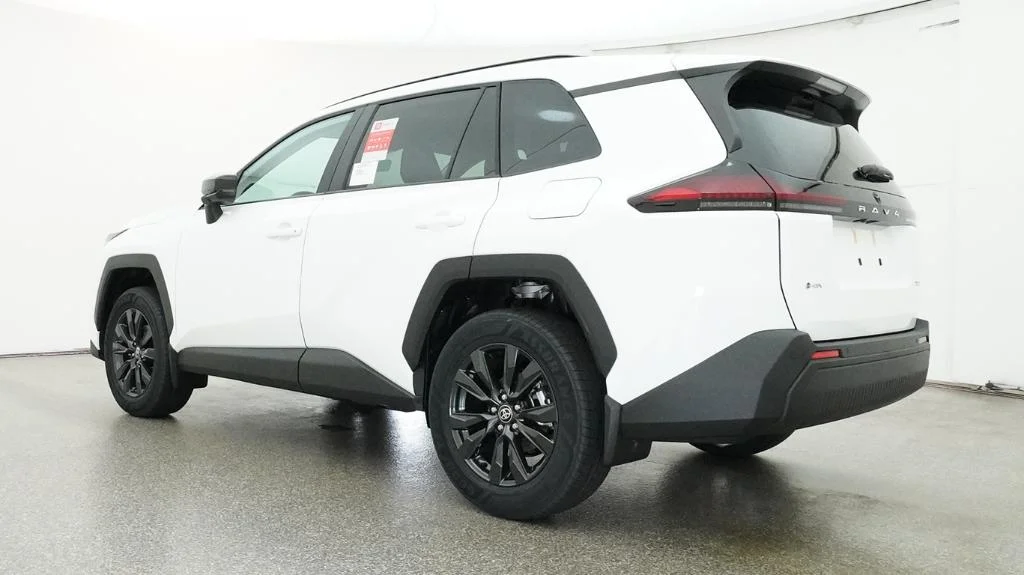 New 2026 Ice Cap Toyota XLE Premium image 8