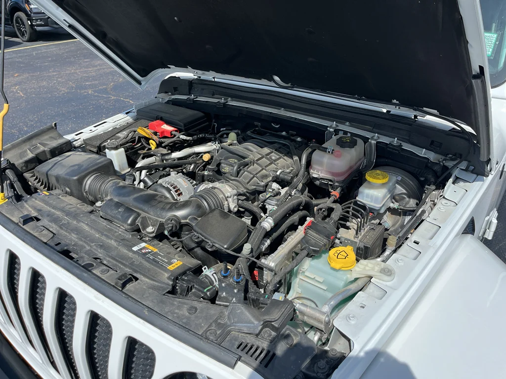 Used 2021 Bright White Clearcoat Jeep Unlimited Sahara Altitude image 13