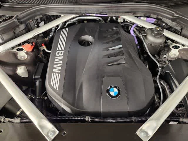 Used 2025 Alpine White BMW xDrive40i image 32