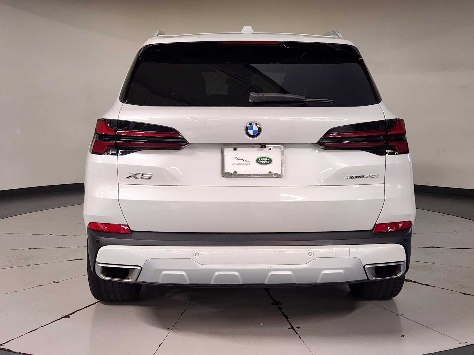 Used 2024 Mineral White Metallic BMW xDrive40i image 10