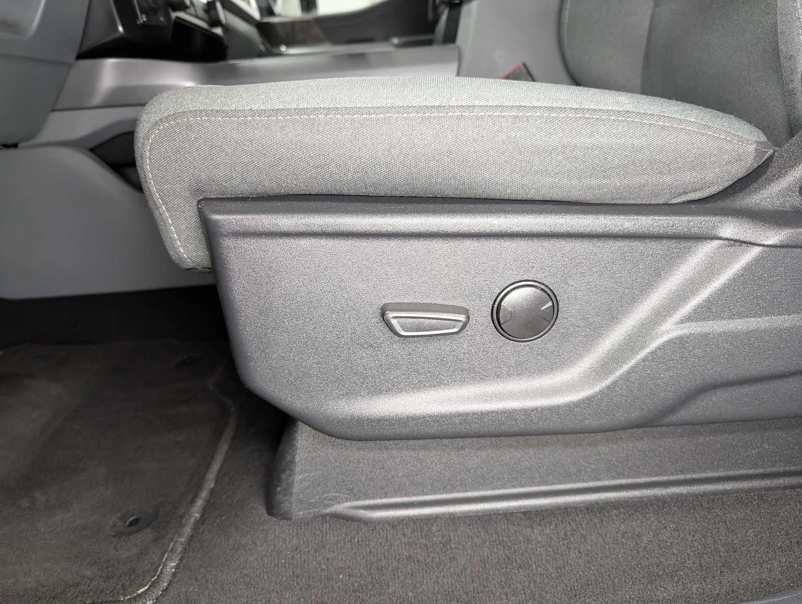 Used 2024 Darkened Bronze Ford XLT image 40