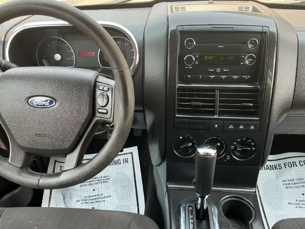 Used 2010 Red Ford XLT image 16