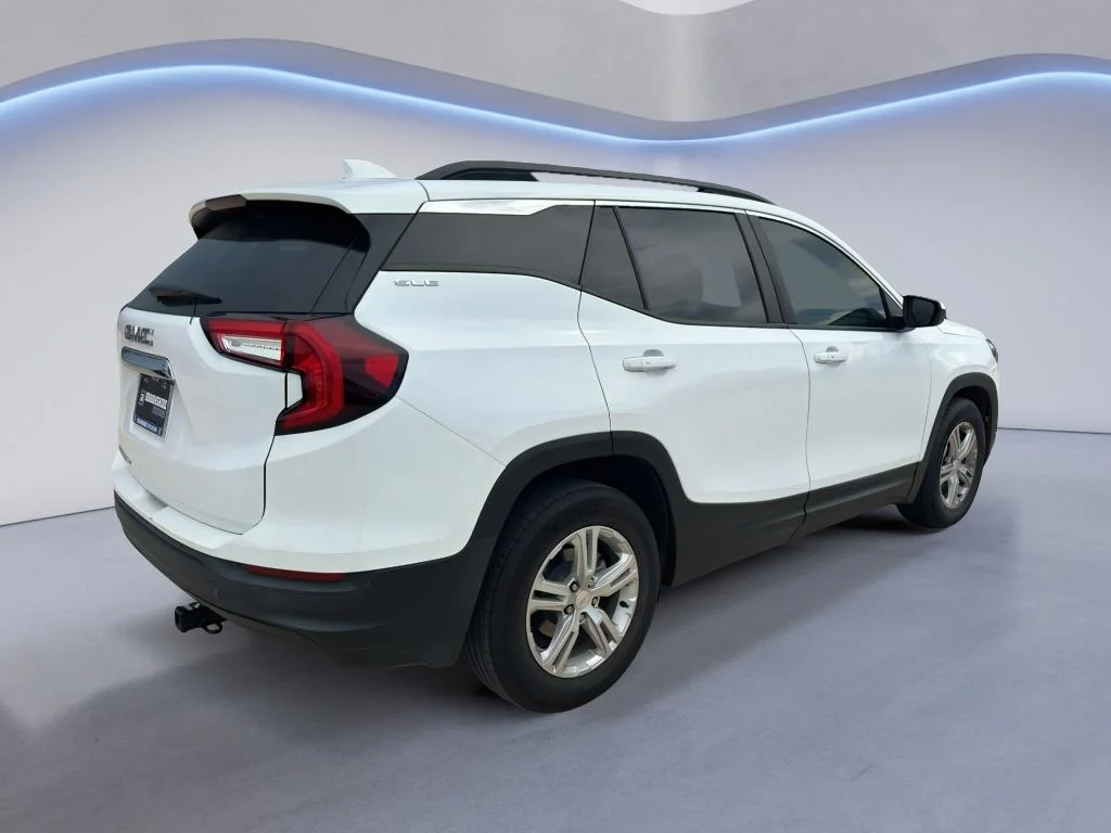 Used 2022 Summit White GMC SLE image 5