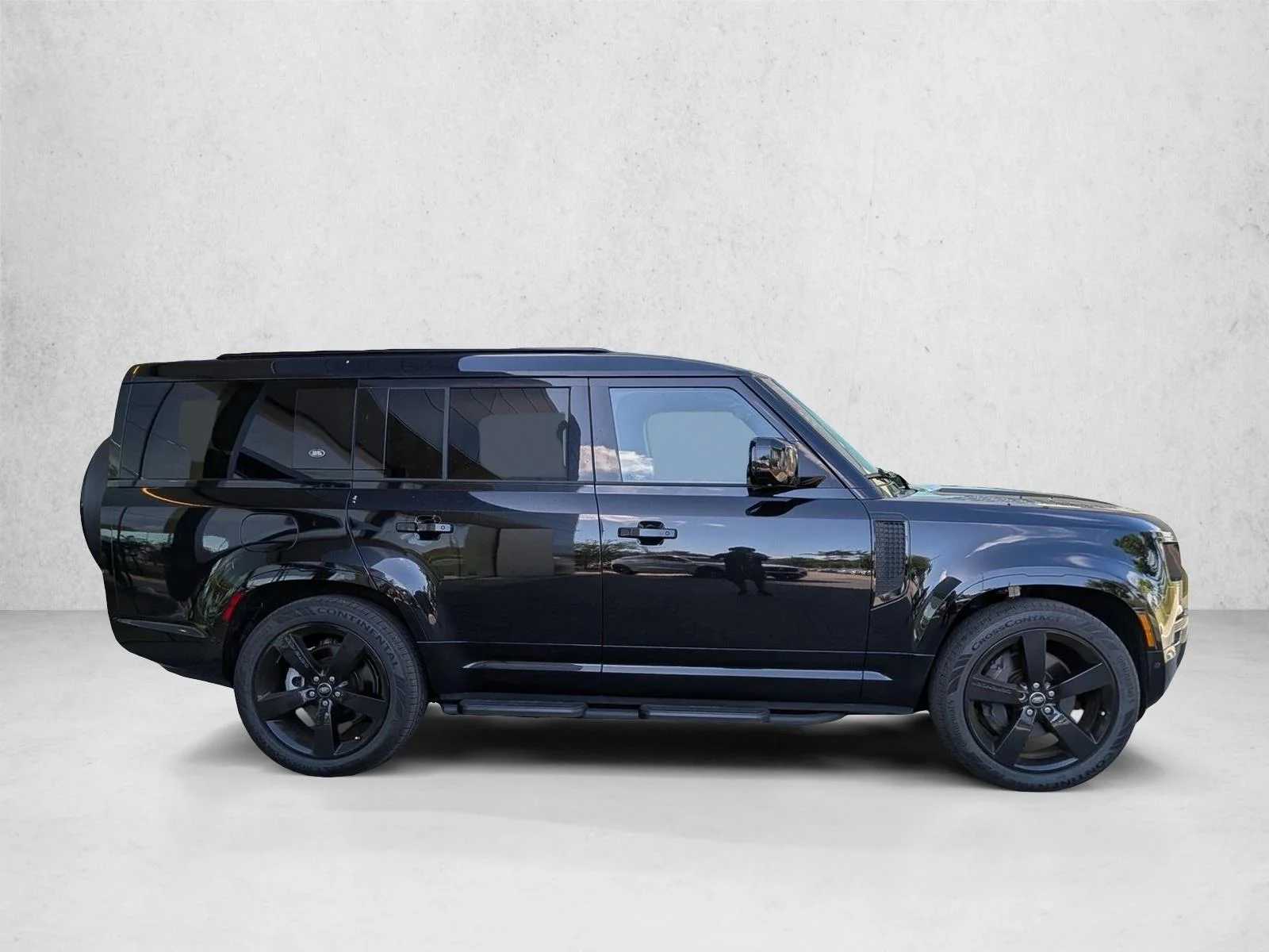 Used 2024 Black Land Rover X-Dynamic SE image 4