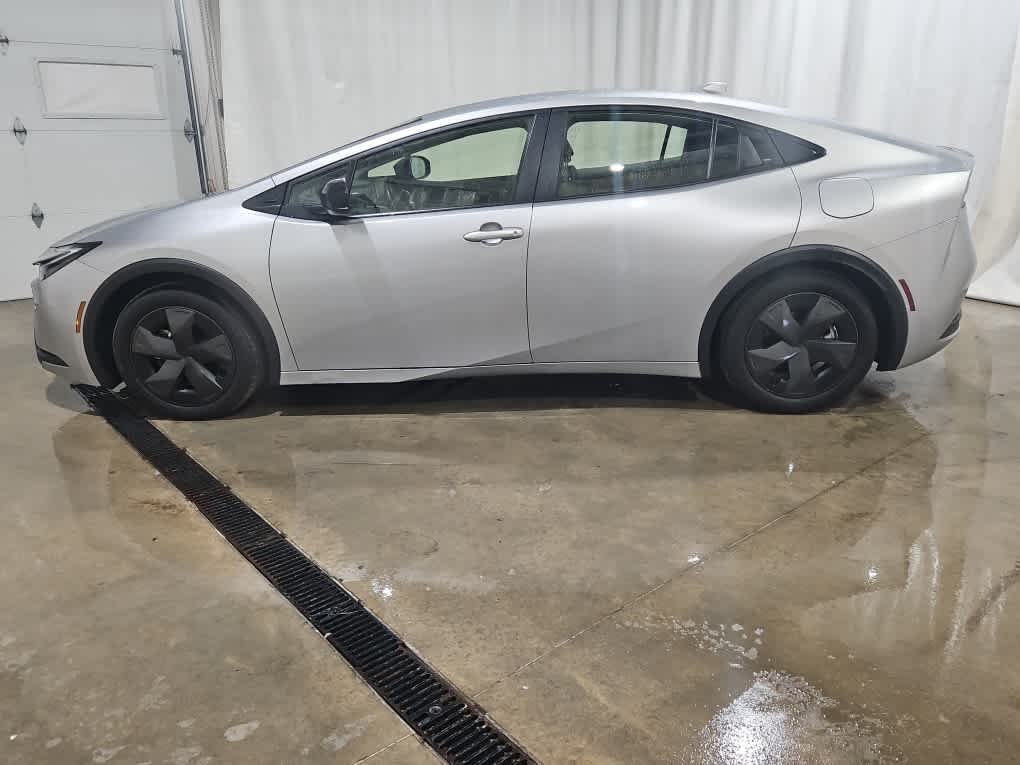 Used 2025 Cutting Edge Toyota LE image 3