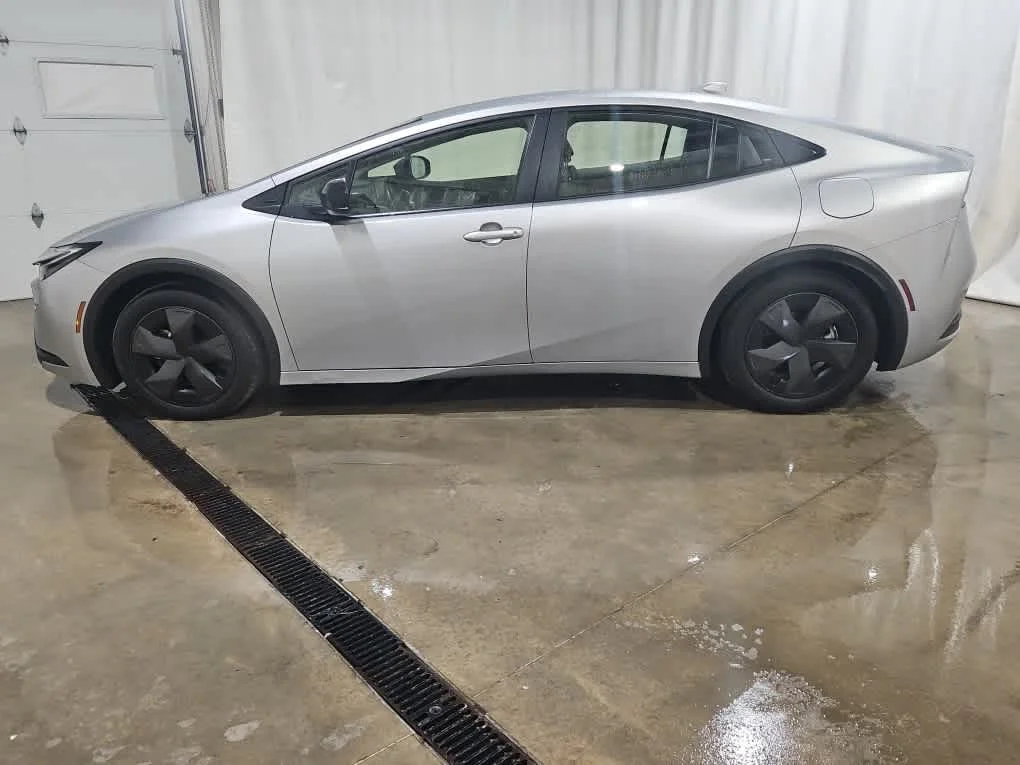 Used 2025 CUTTING EDGE Toyota LE image 3