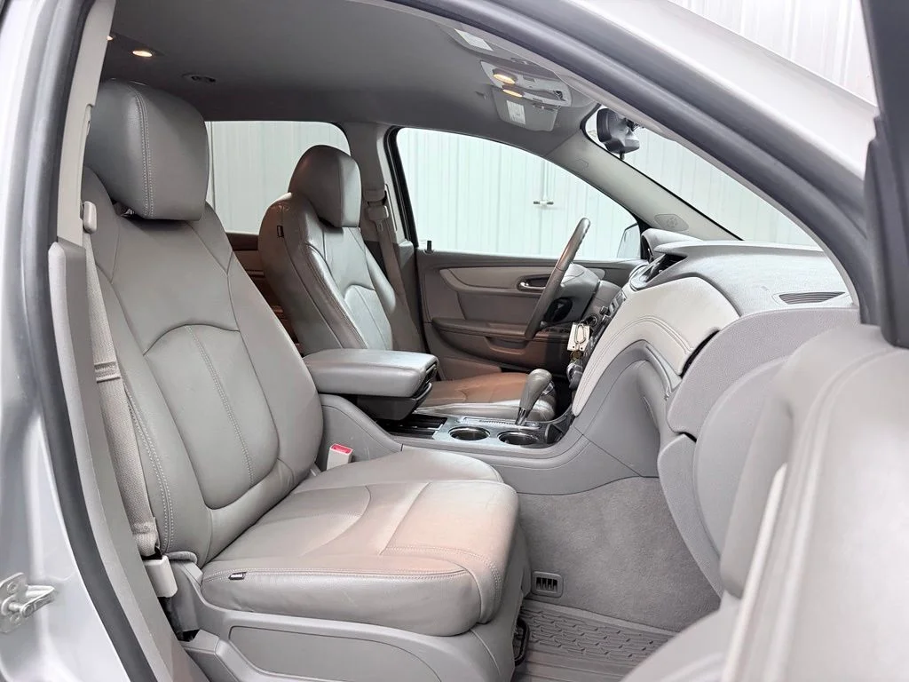 Used 2014 Silver Chevrolet LT image 38