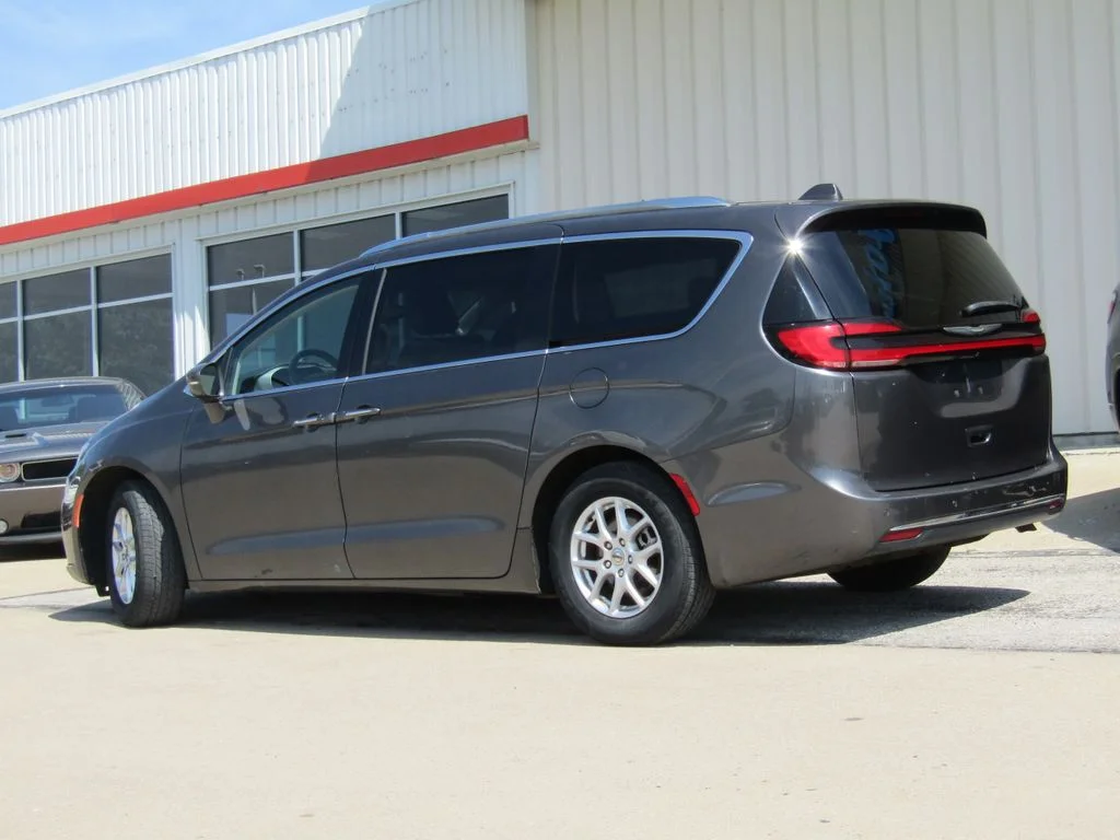 Used 2021 Gray Chrysler Touring L image 10