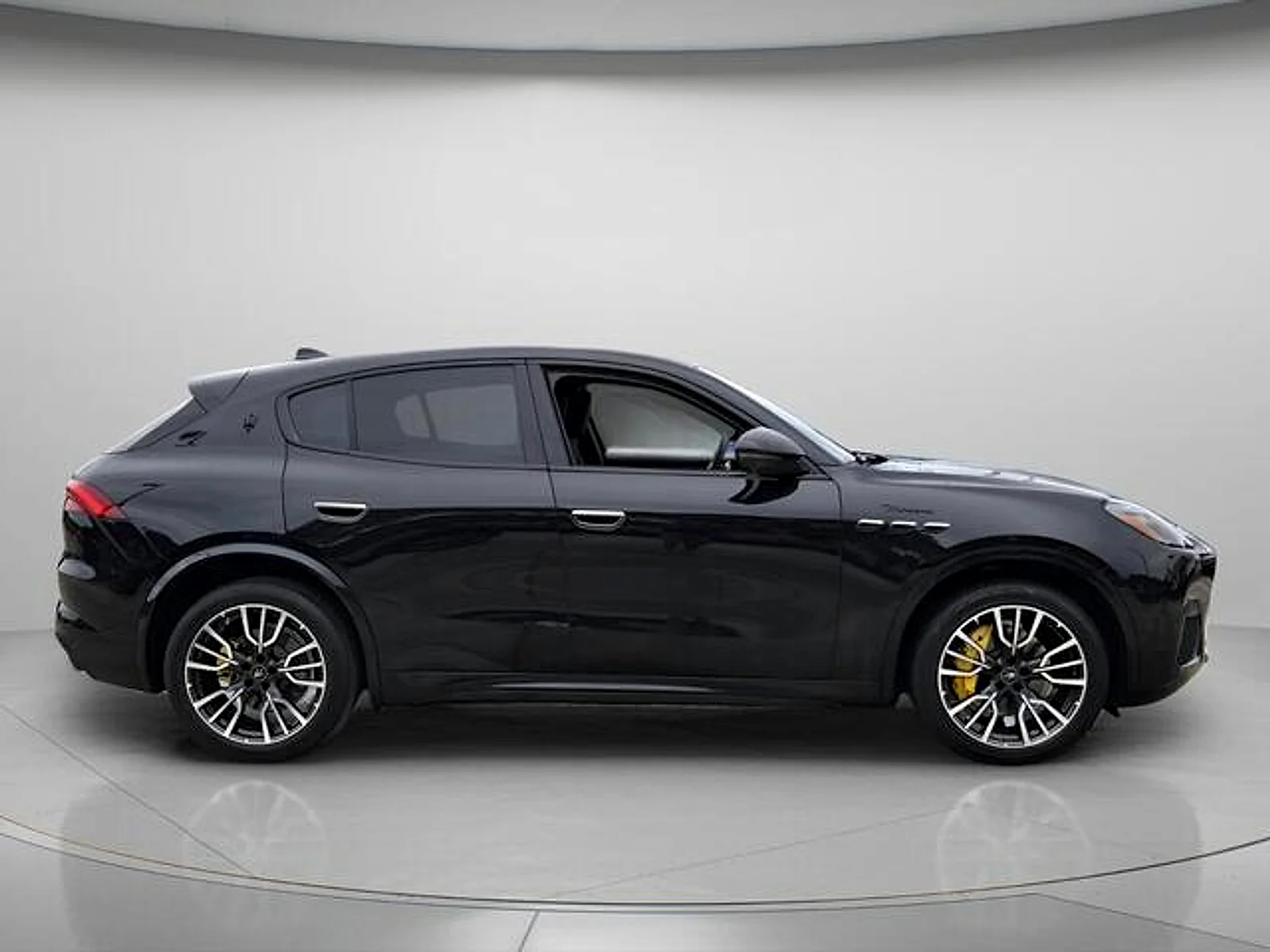 Used 2023  Maserati Modena image 5