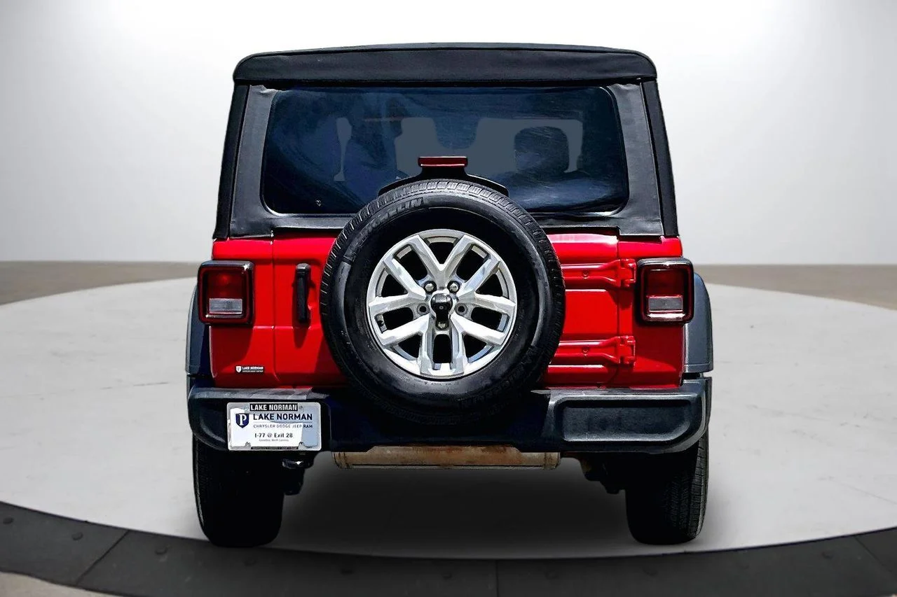 Used 2023 Red Jeep Sport S image 8