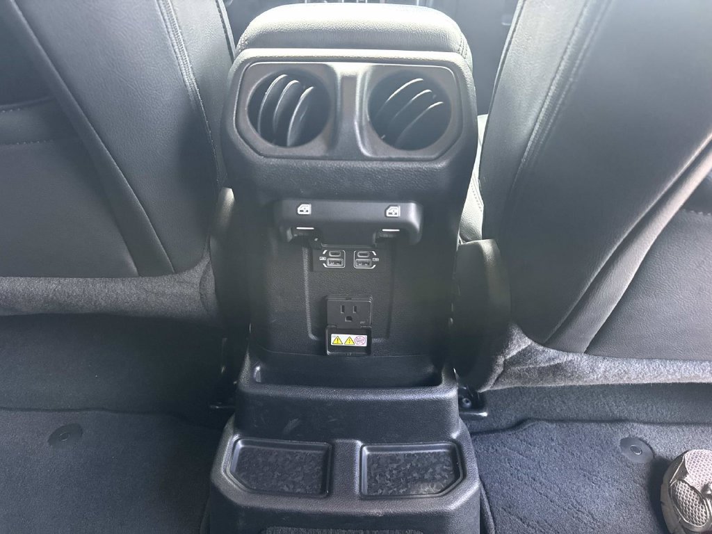 Used 2023 White Jeep Altitude image 19