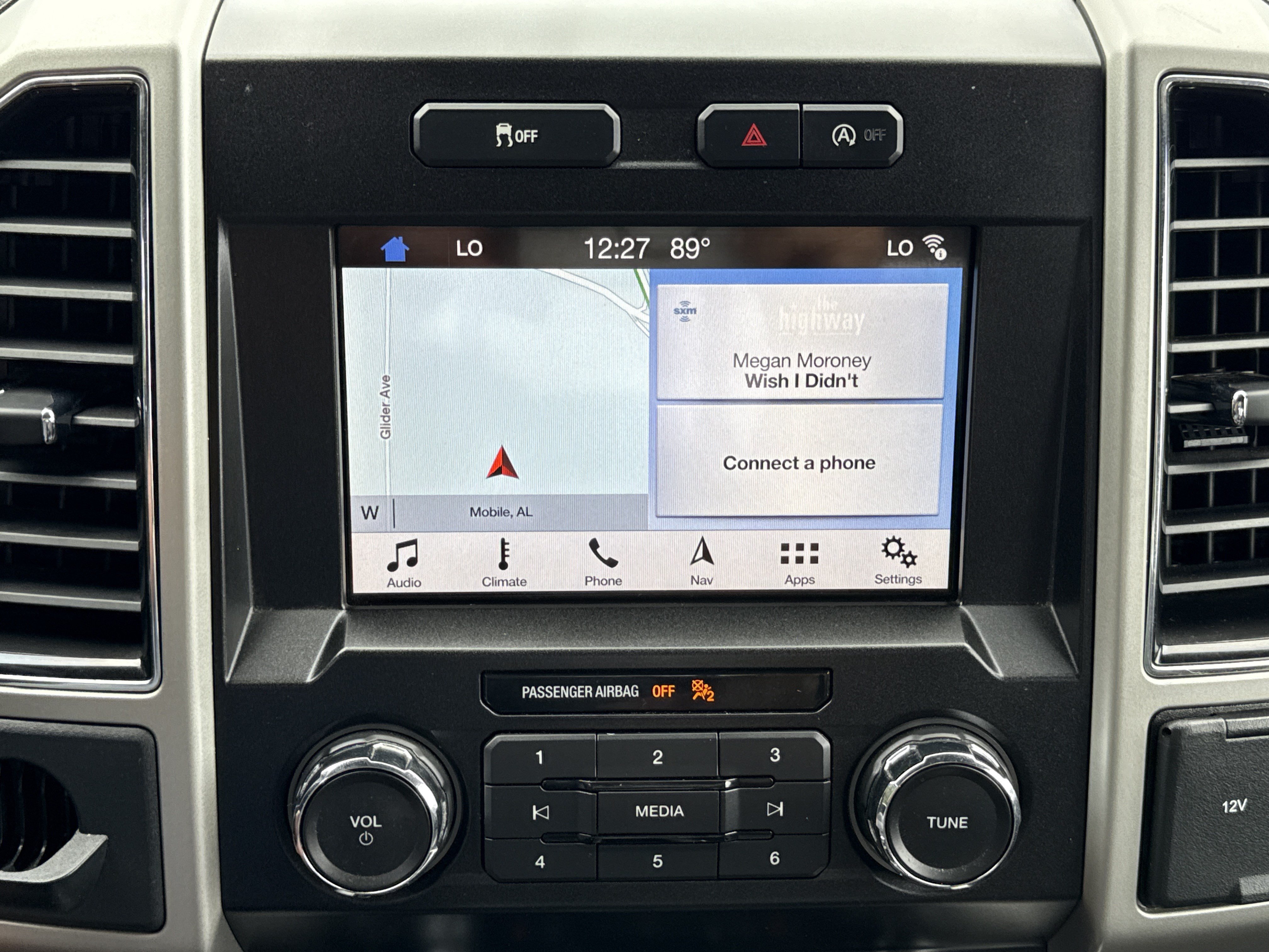 Used 2019 Agate Black Metallic Ford LARIAT image 25