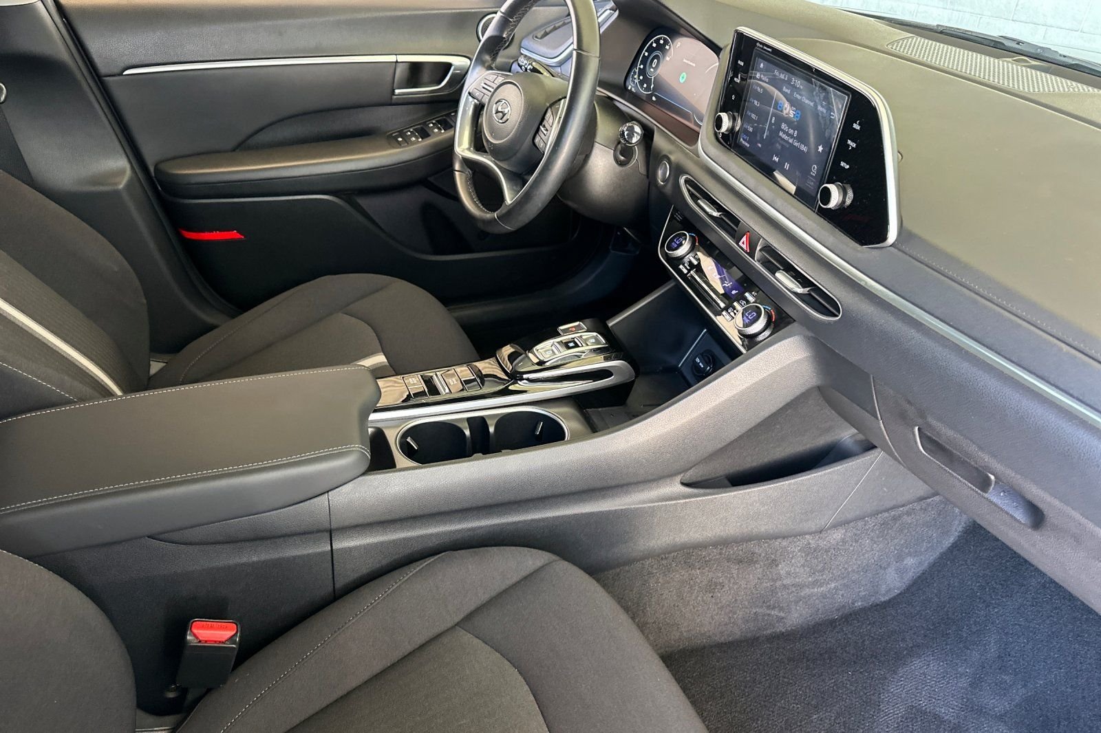 Used 2022 Gray Hyundai SEL image 16
