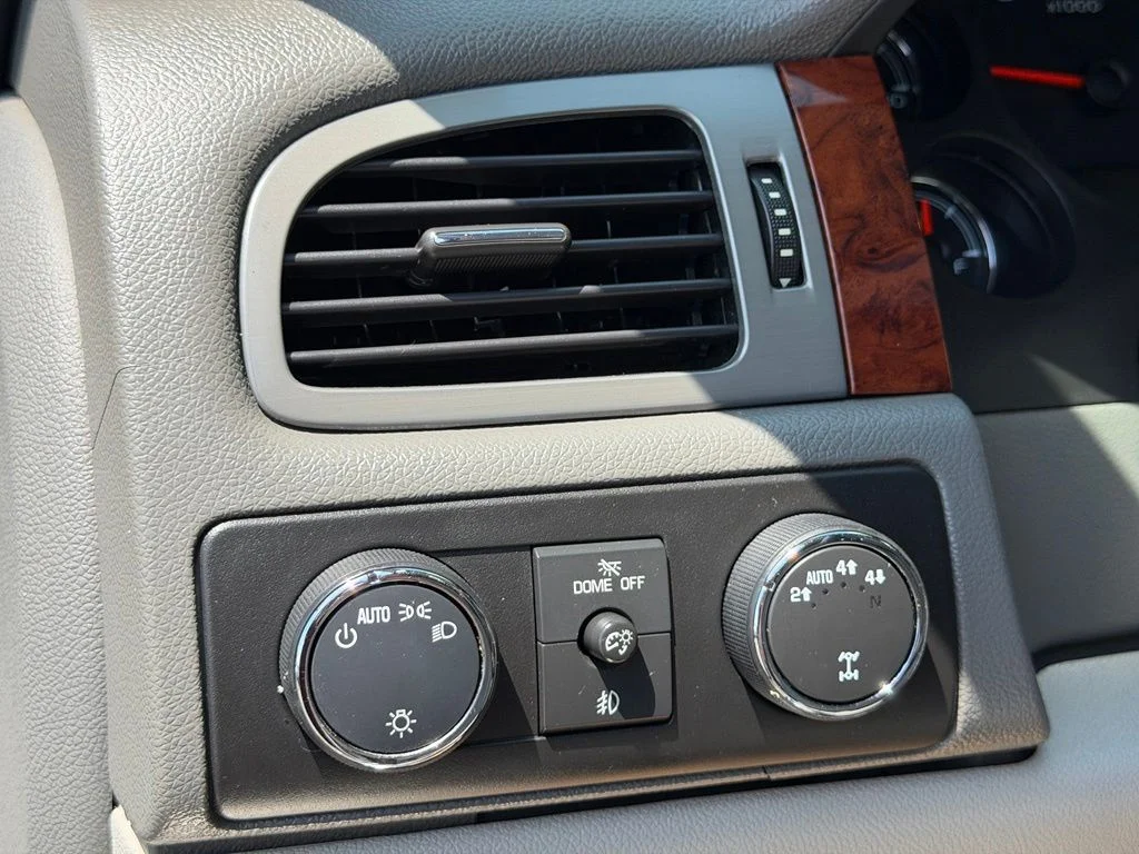 Used 2013 White Chevrolet LTZ image 22