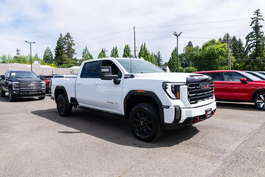 Used 2024 White GMC AT4 image 27