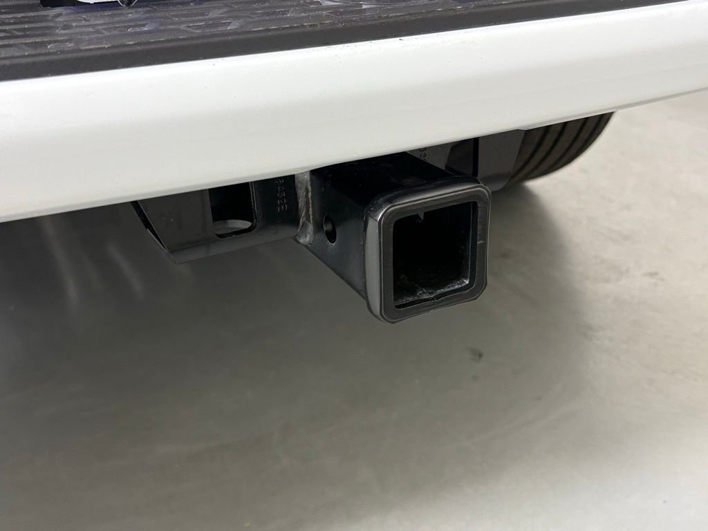 New 2026 Bright White Clear-Coat Exterior Paint RAM Laramie image 36