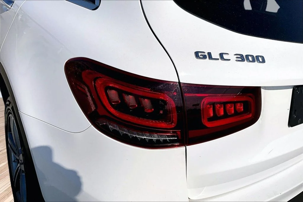 Used 2022 White Mercedes-Benz GLC 300 image 28