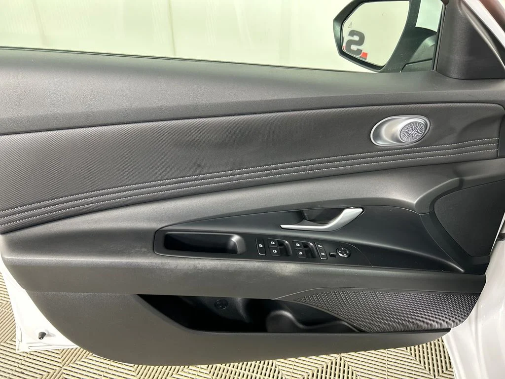 Used 2024 White Hyundai SEL image 11