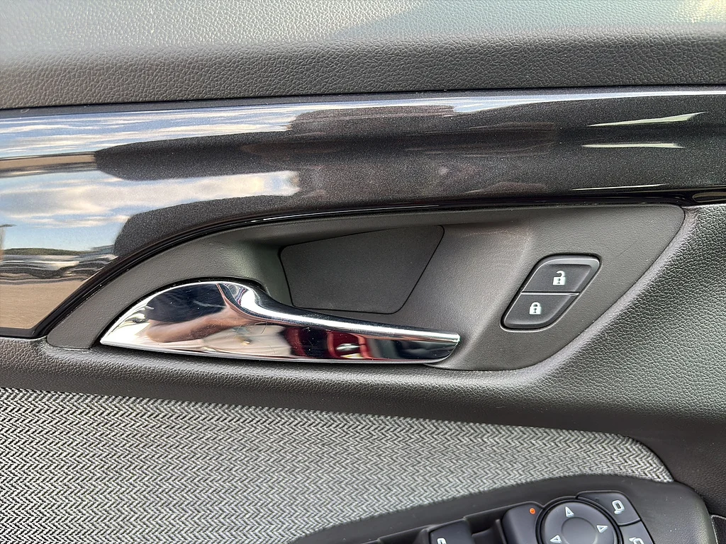 Used 2025 Crimson Metallic Chevrolet  image 32