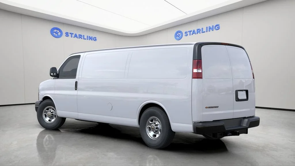 New 2026 Summit White Chevrolet 1WT image 4