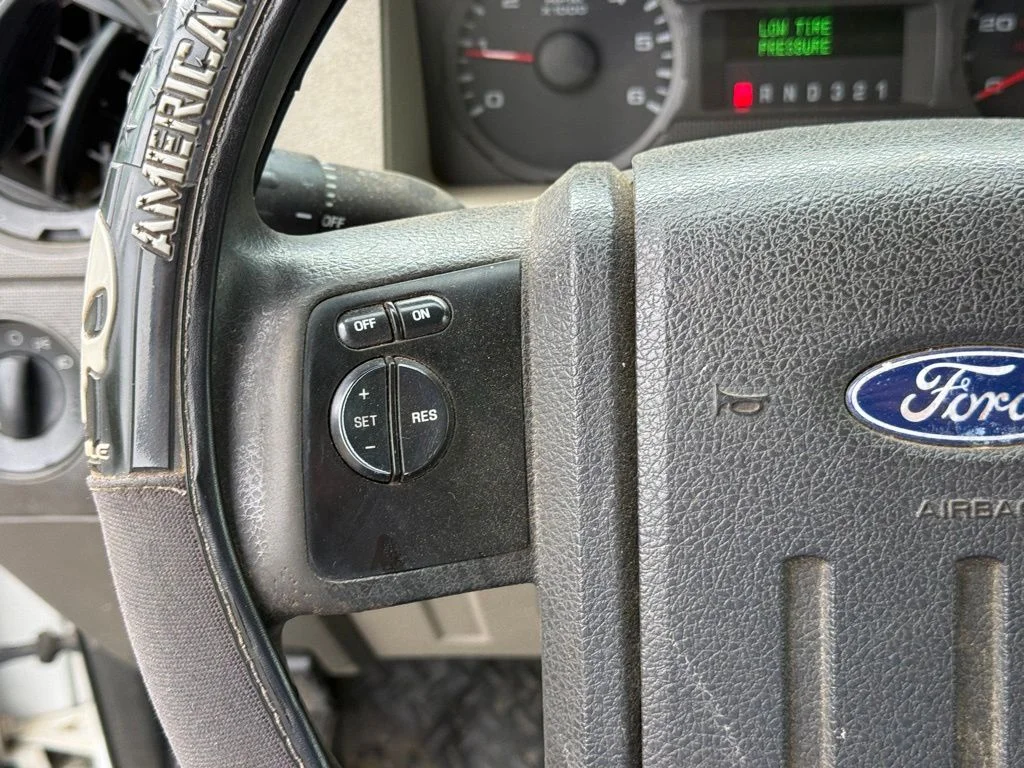Used 2008 White Ford XL image 17