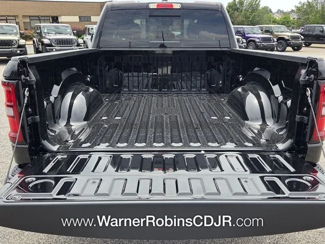 New 2026 Diamond Black Crystal Pearl-Coat Exterior Paint RAM Tradesman image 12