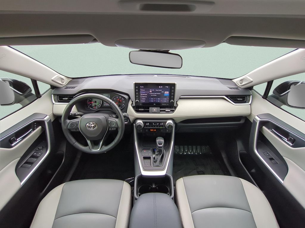 Used 2022  Toyota XLE Premium image 11