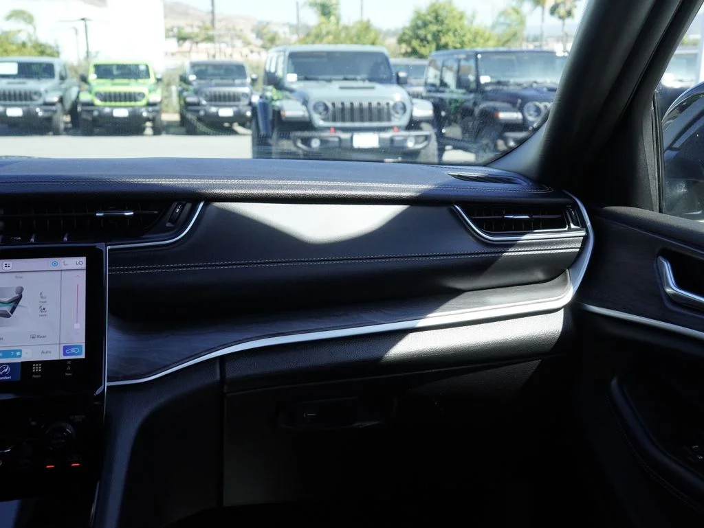 Used 2024 Silver Jeep Limited image 30