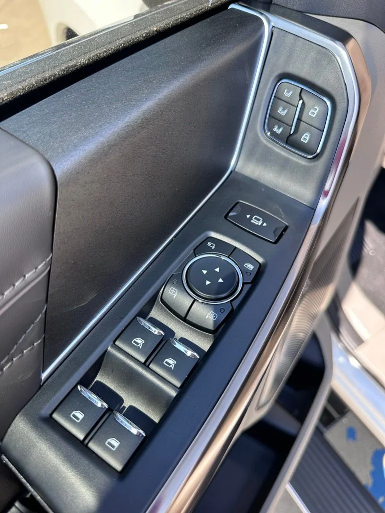 New 2026 Star White Metallic Tri-Coat Ford F-350® Platinum® image 13