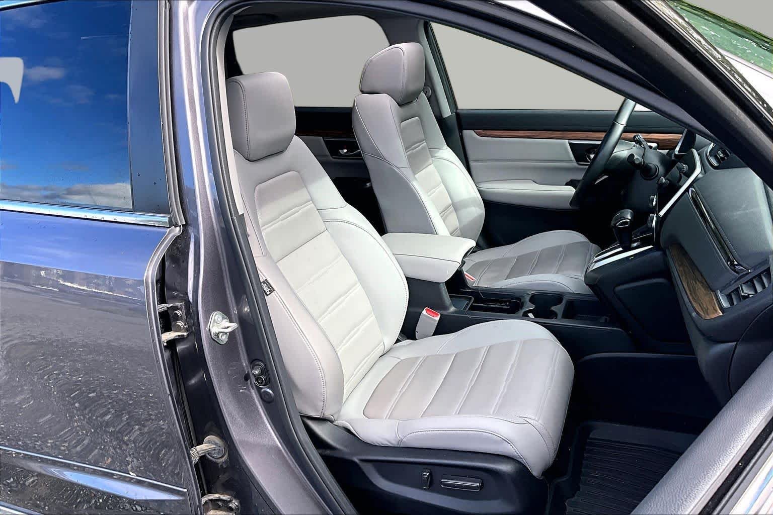 Used 2018 Gunmetal Metallic Honda Touring image 9