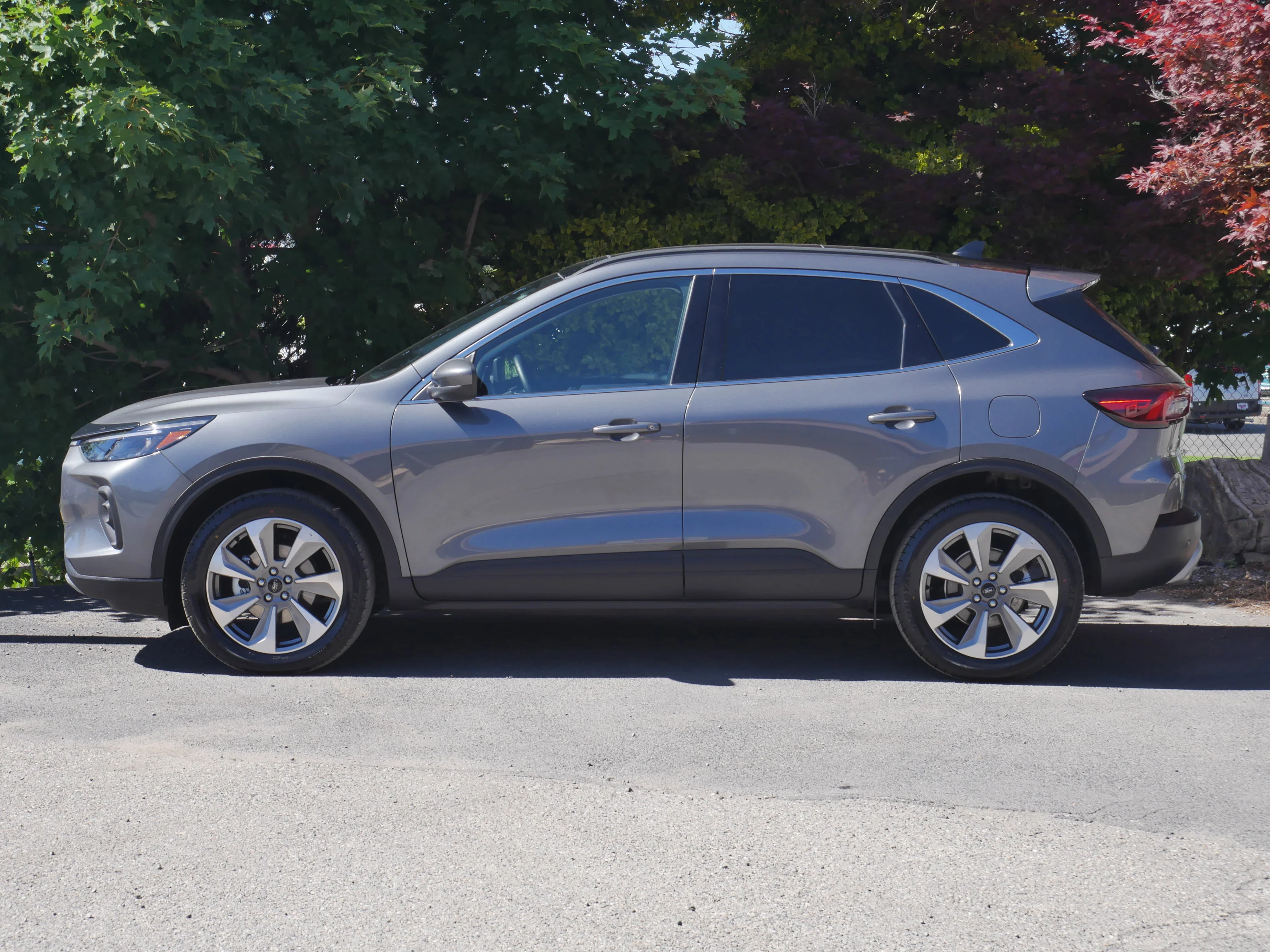 Certified Used 2025 Carbonized Gray Metallic Ford Platinum image 15