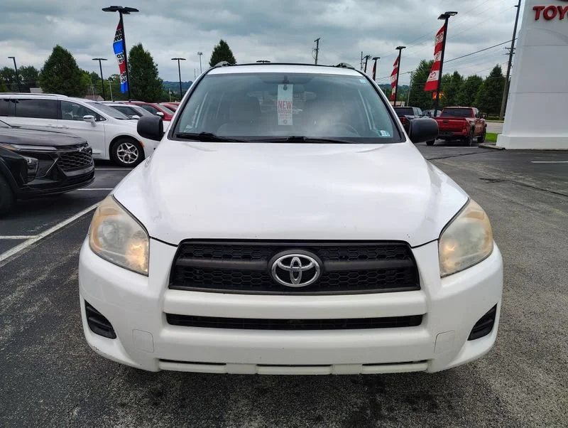 Used 2012 White Toyota 4WD 4dr I4 (Natl) image 2