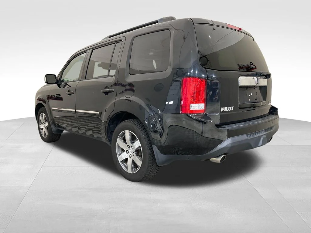 Used 2013 Black Honda Touring image 3