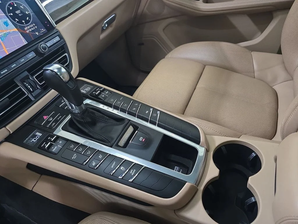 2021 Porsche Macan S - Photo 17