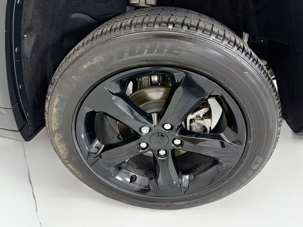 Used 2023 Silver Jeep Altitude X image 29