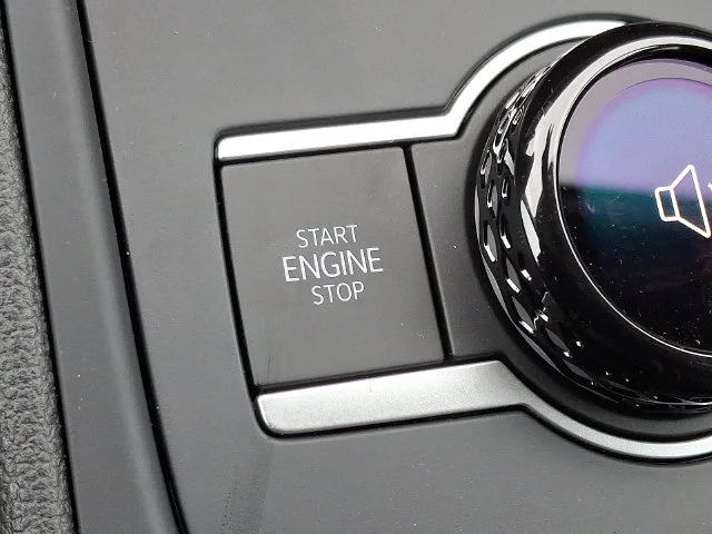 2025 Volkswagen Tiguan SE - Photo 14