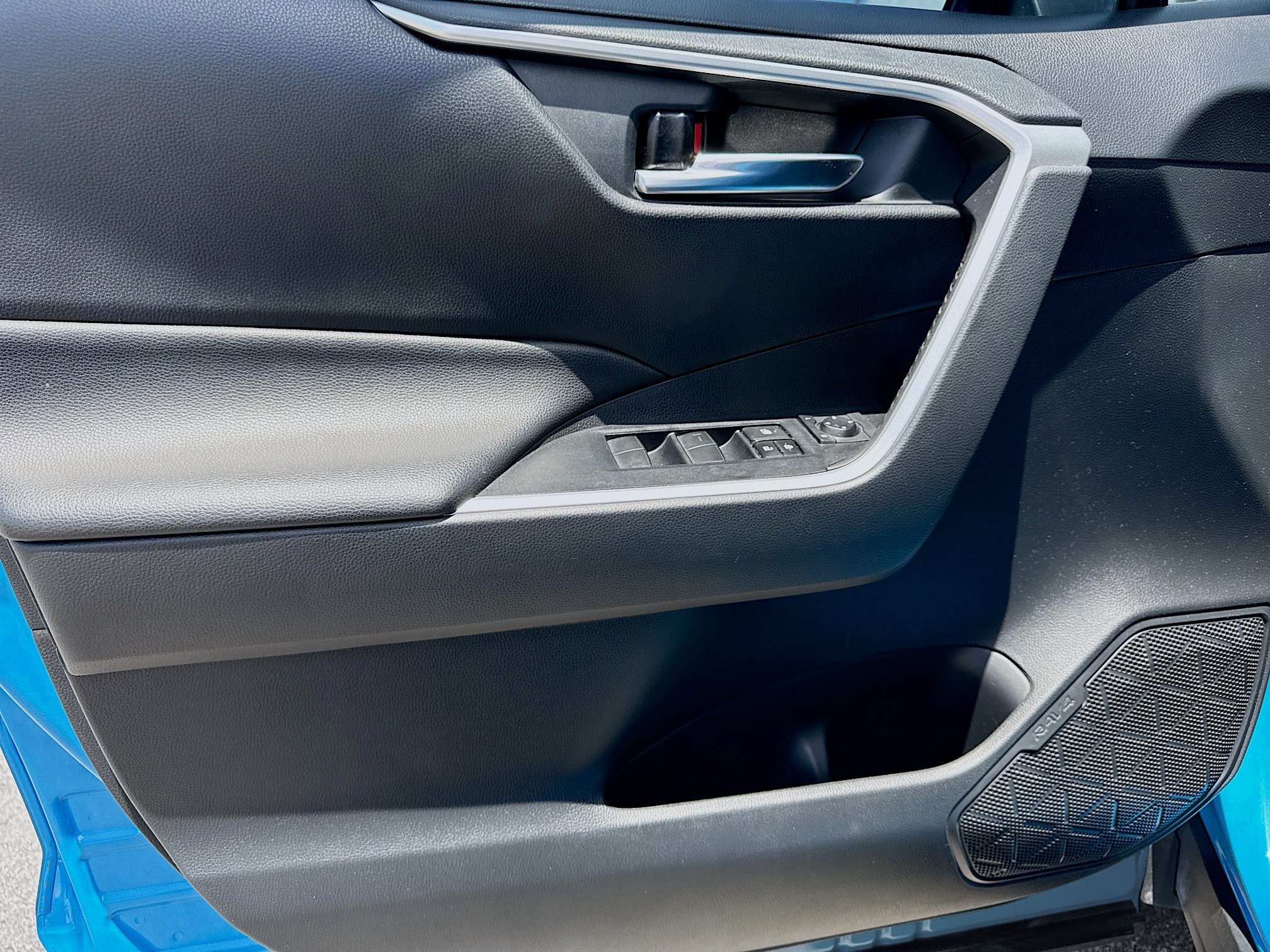 Used 2019 Blue Flame Toyota XLE image 21