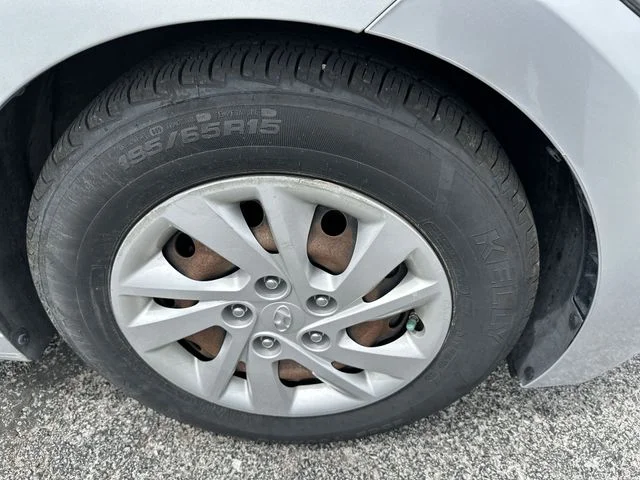 Used 2018 Silver Hyundai SE image 20