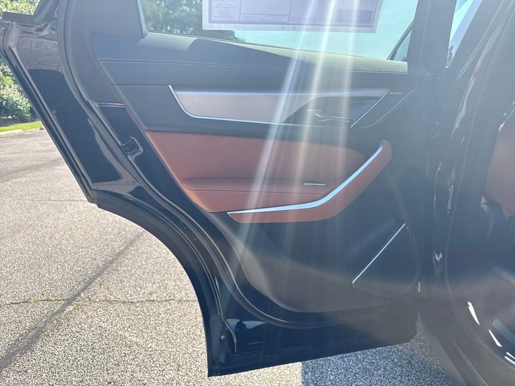 2026 Jaguar F-Pace R-Dynamic S - Photo 13
