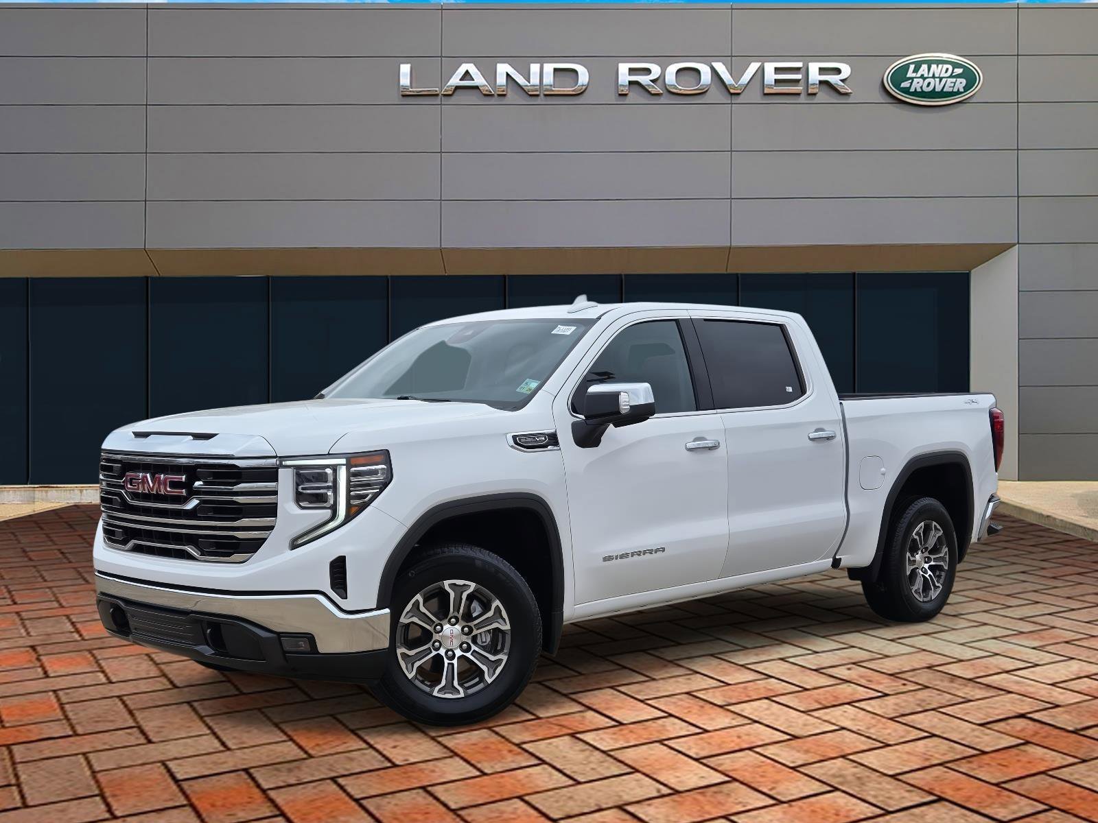 Used 2025 Summit White GMC SLT image 1