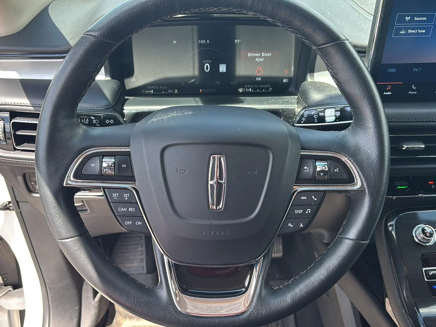 Used 2023 Pristine White Lincoln Standard image 19