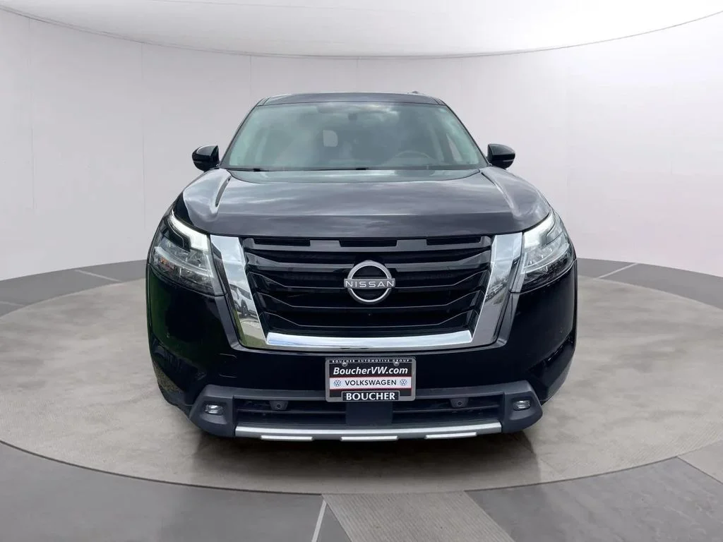 Used 2022 Super Black Nissan Platinum image 8