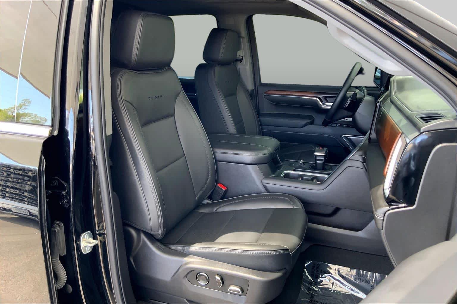 Used 2025 Onyx Black GMC Denali image 8