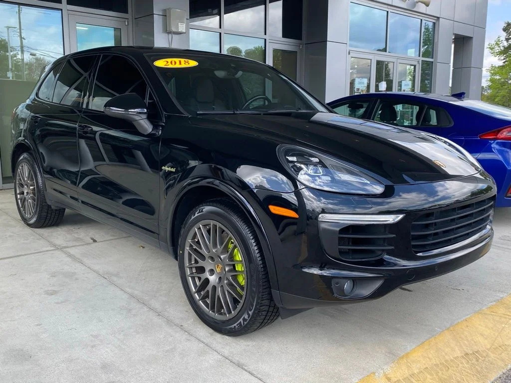 2018 Porsche Cayenne S E-Hybrid Platinum Edition's photo